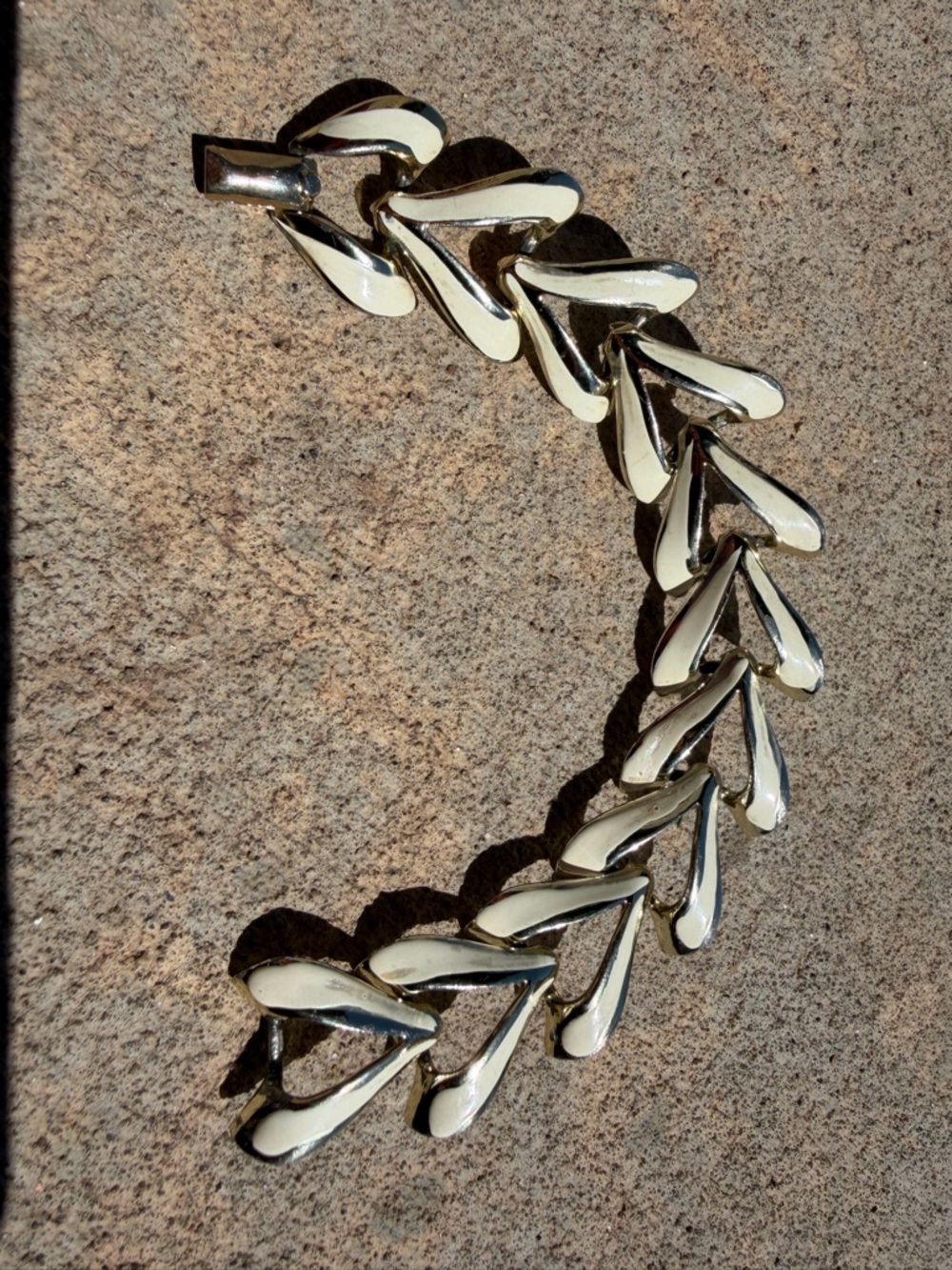 Vintage  Coro Gold Tone Leaf Link Bracelet Box Closure Signed Nature Theme 7”